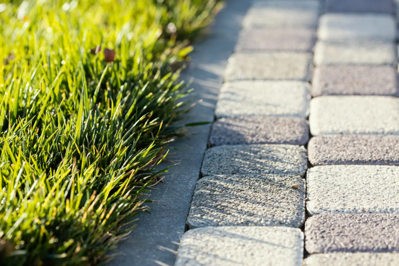 Come bordare un prato perfetto? Il segreto dei giardini professionali