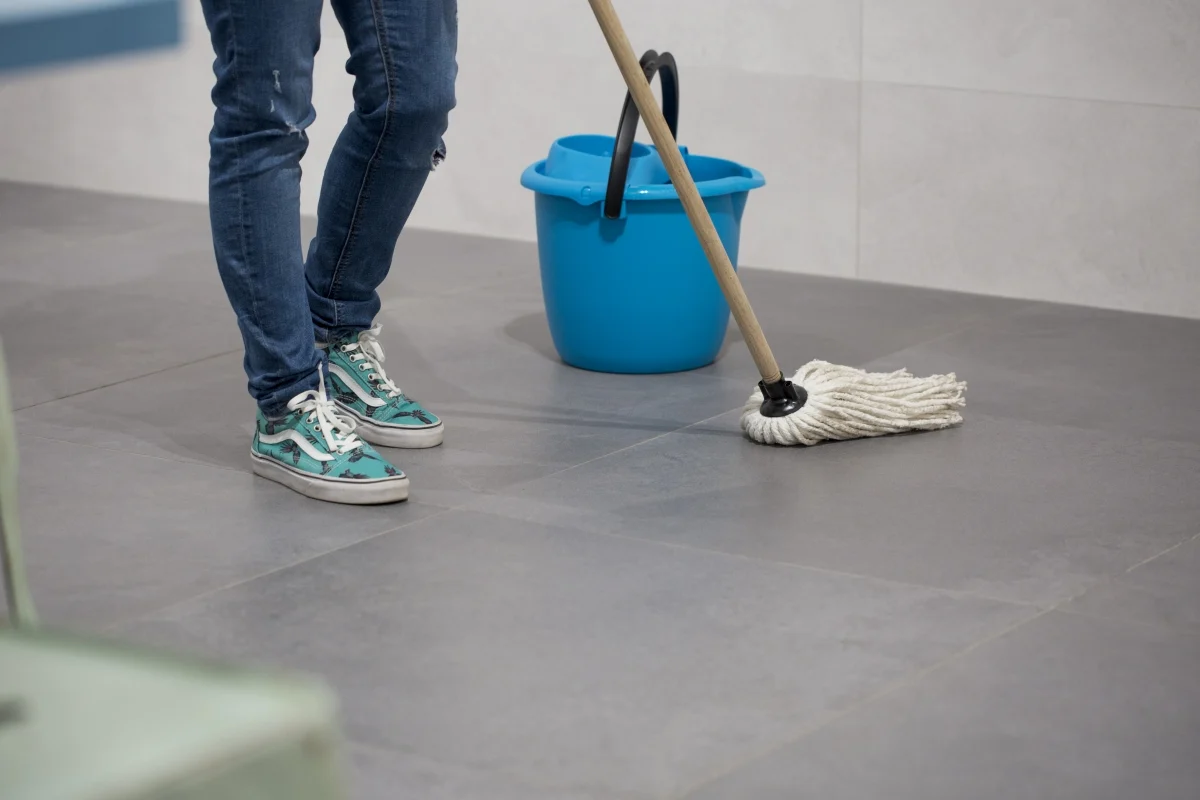Hai pulito il vomito nel modo sbagliato: ecco l’unico trucco per eliminare odore e macchie